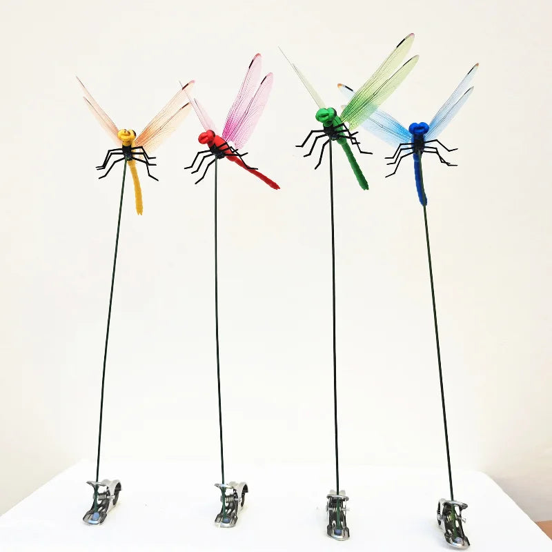 Dekorativa trollsländor som håller insekterna borta